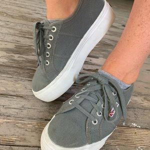 Dark grey platform Supergas